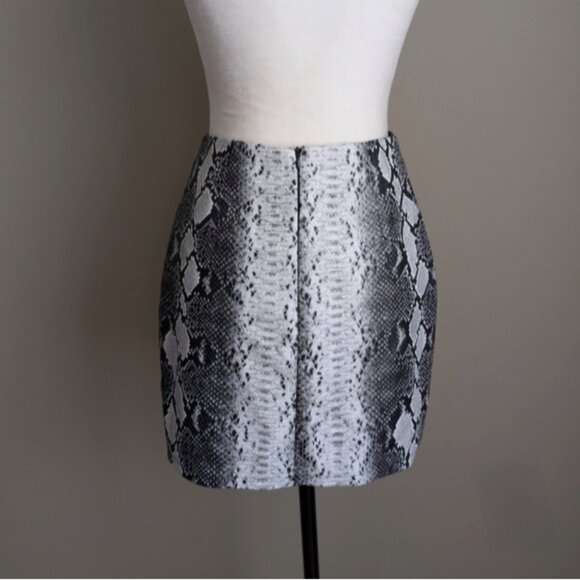 Idem Ditto faux leather snakeskin mini skirt - Picture 2 of 5